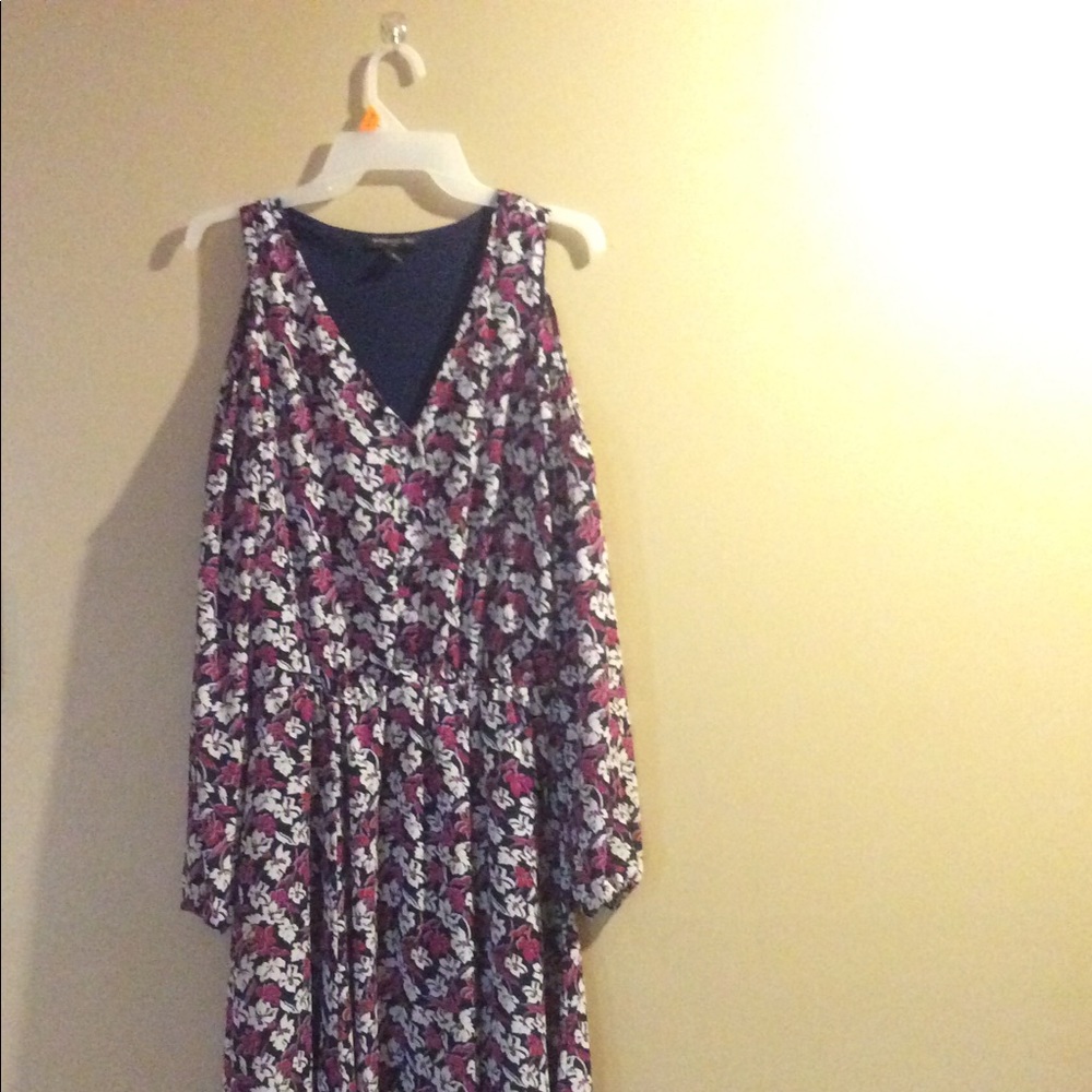 ❤️3/$15❤️ Banana Republic Cold Shoulder Dress - Picture 7 of 14